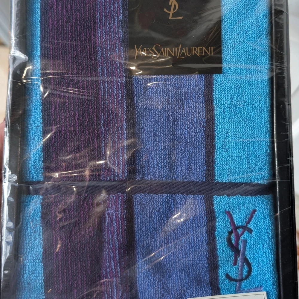 Yves Saint Laurent set luxurious